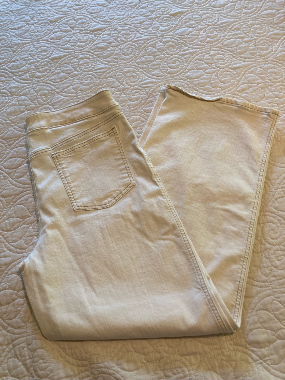 Chico's Light Cream Wide-Leg Flare Jeans size 12